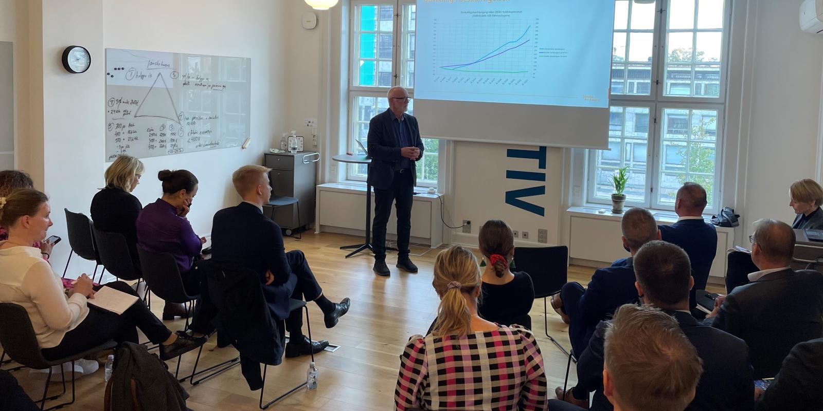 Verner Sand Kirk holder oplæg for det finske beskæftigelsesudvalg