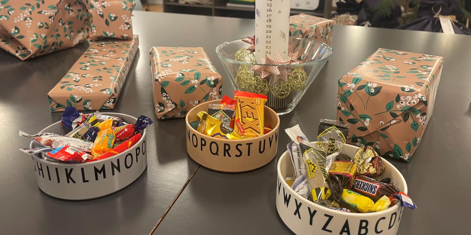 Juleknas i alfabetskåle